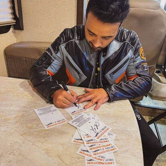 Limited edition Luis Fonsi x Hot Wheels Leather Jacket and Hot Wheels Bronco - Picture 14 of 16